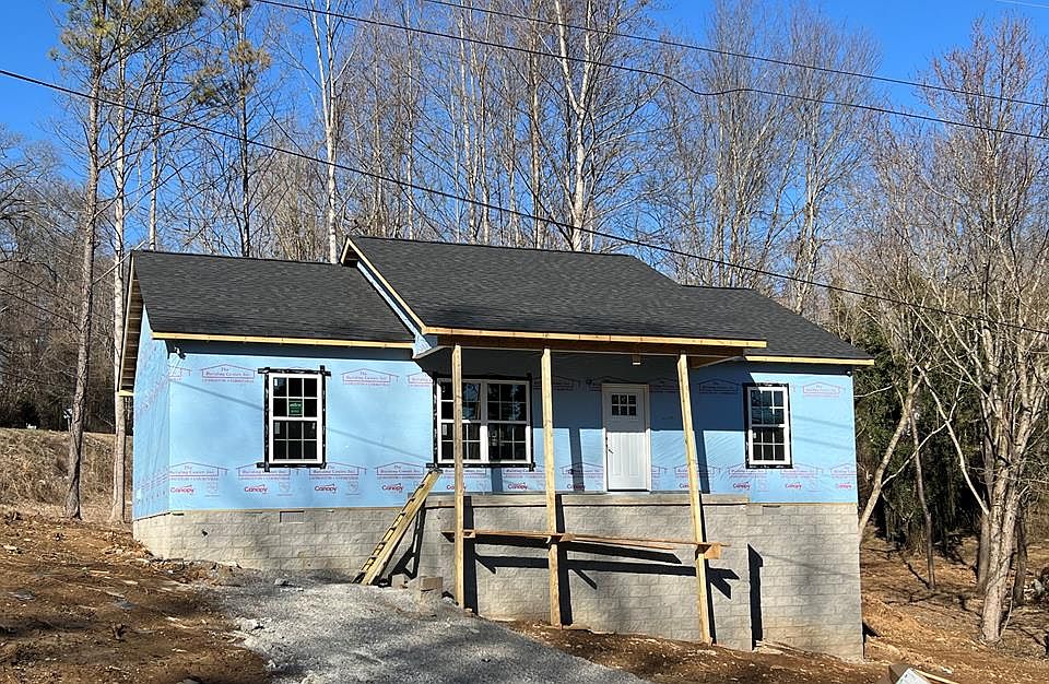 1st image of 2220 Cragrock Rd