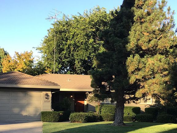 3rd image of 1028 Seamas Ave