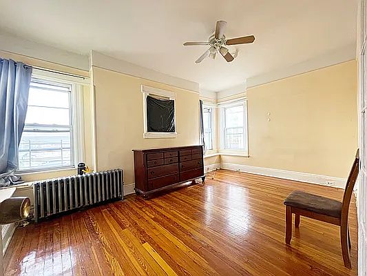 3rd image of 105-40 Vanwyck Blvd