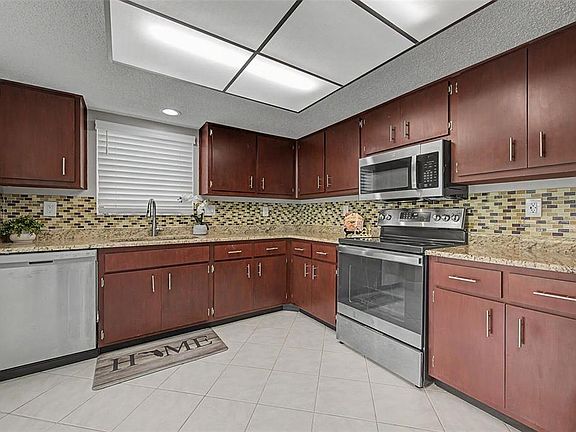 3rd image of 7800 FAIRLAWN DRIVE