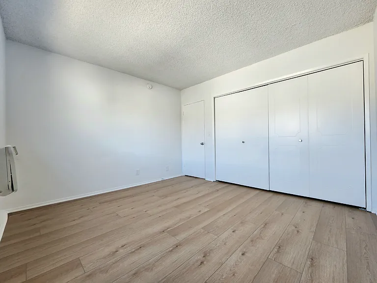 1310 Wellesley Ave — Photo 17