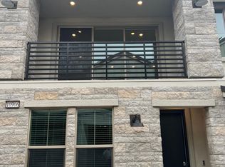 10906 N Honeysuckle Dr, Fresno, CA 93730