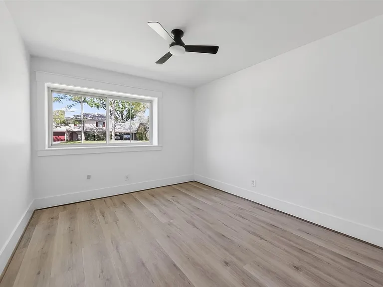 1906 Shadow Bend Dr — Photo 37