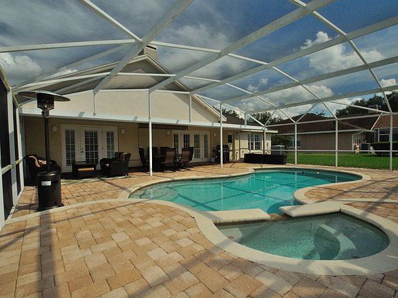 3rd image of 10182 Brandon Cir