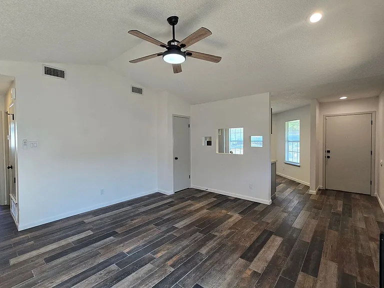2408 Windmill Dr — Photo 6