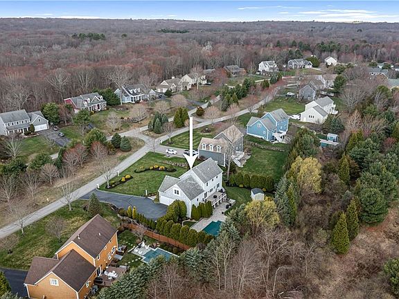 5th image of 165 Delano Dr