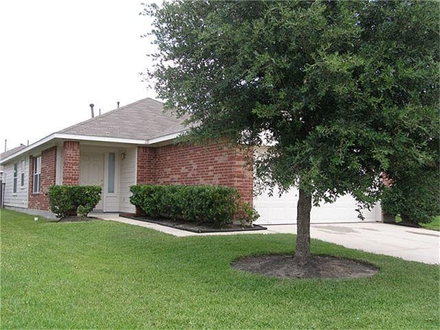 Great 3 bedroom 2 bath in sought after Remington Grove.