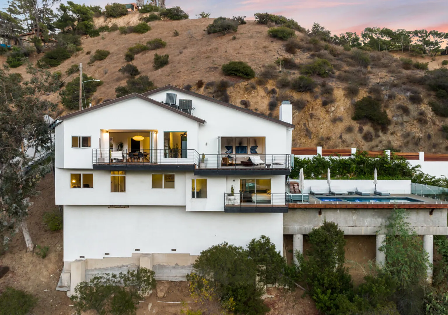 Perfect House and View in LA — Photo 4