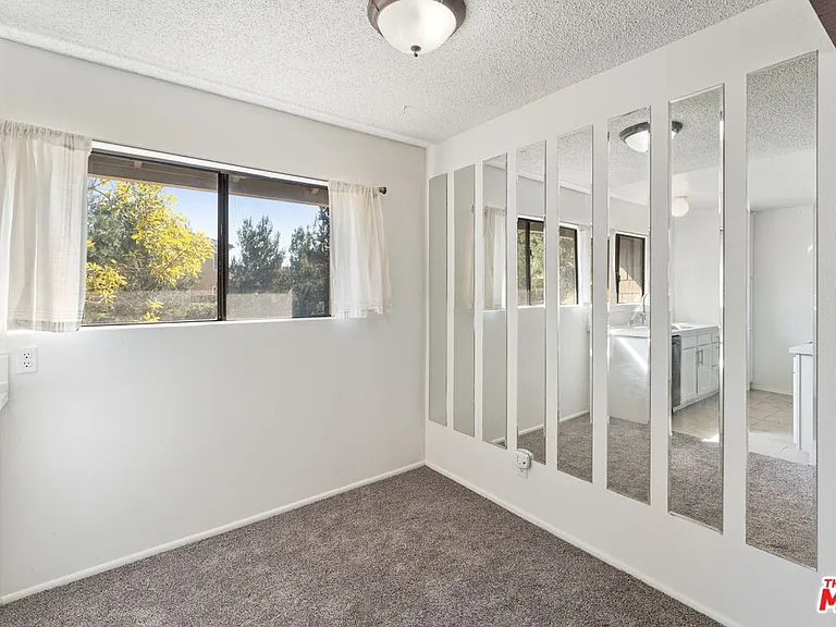 4 Streamwood — Photo 10