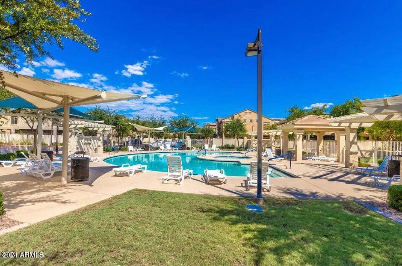 3 bed, 2.5 bath, 1399 sqft, $2,950 — Photo 2