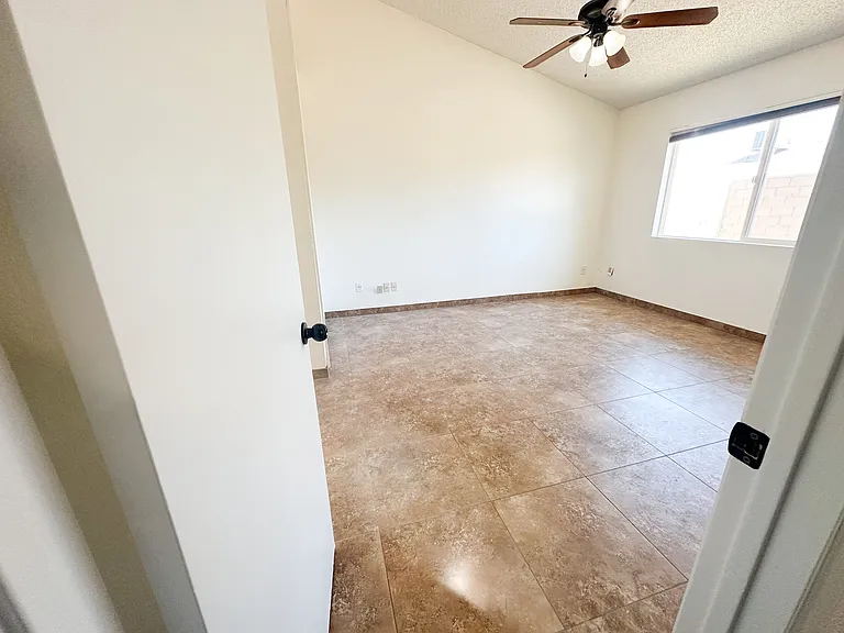 3025 W Irma Ln — Photo 8