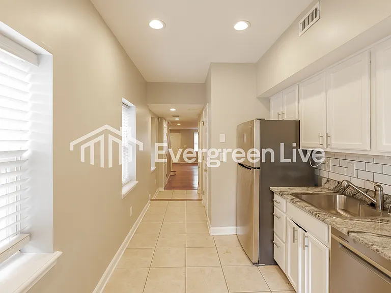 512 S Port St — Photo 10