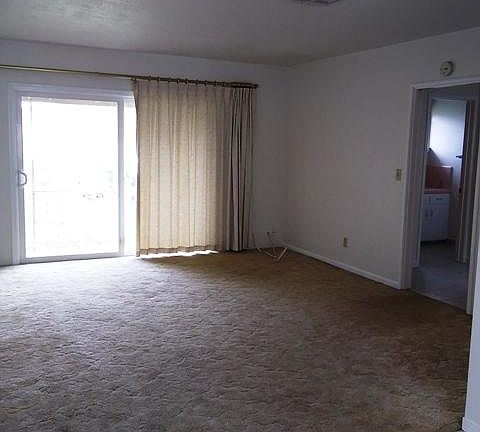 3rd image of 2206 W Hammond Ave