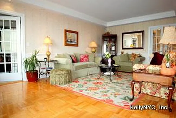 Rented by KellyNYC Inc | media 18