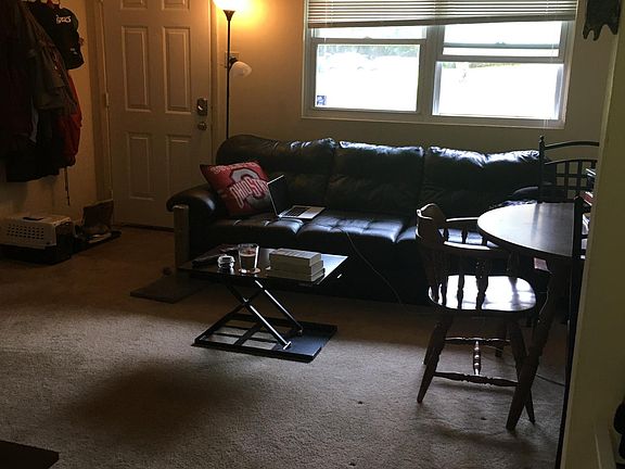 4th image of 909 W Aaron Dr #F