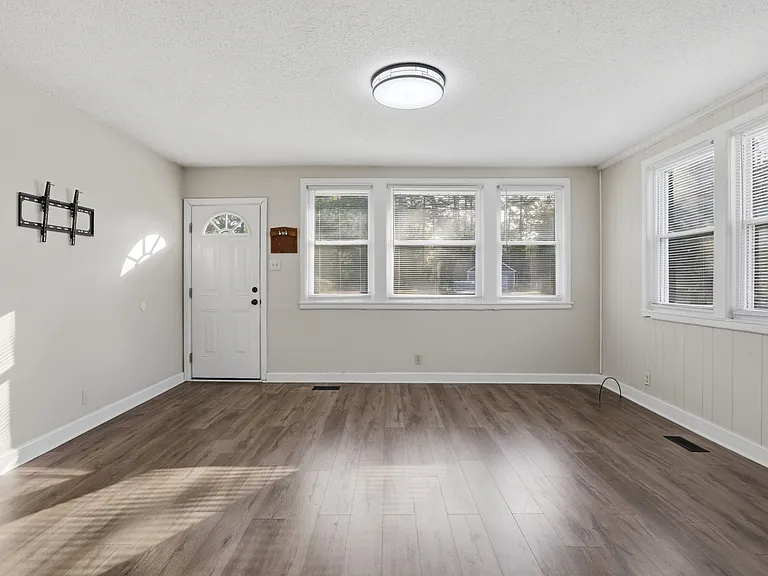 611 Forest Knolls Rd — Photo 6