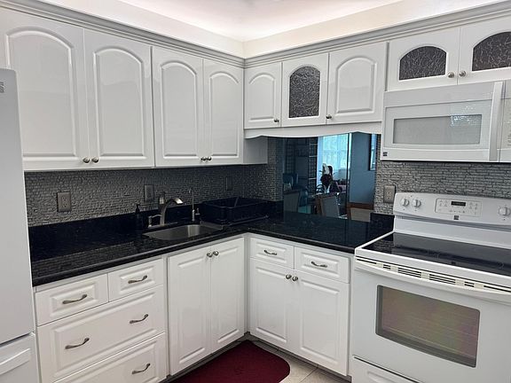 4th image of 3180 HOLIDAY SPRINGS Boulevard #5-309