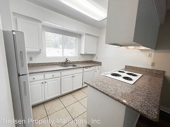 5th image of 3644 H St APT 2