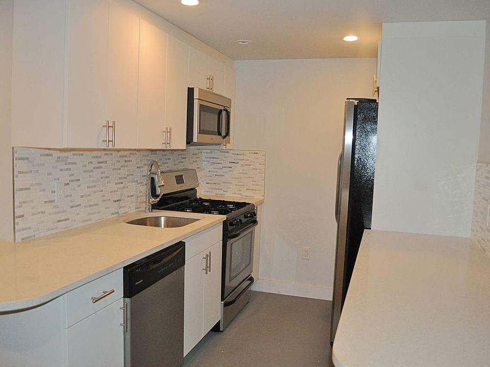 2nd image of 5 Delevan St APT 1I