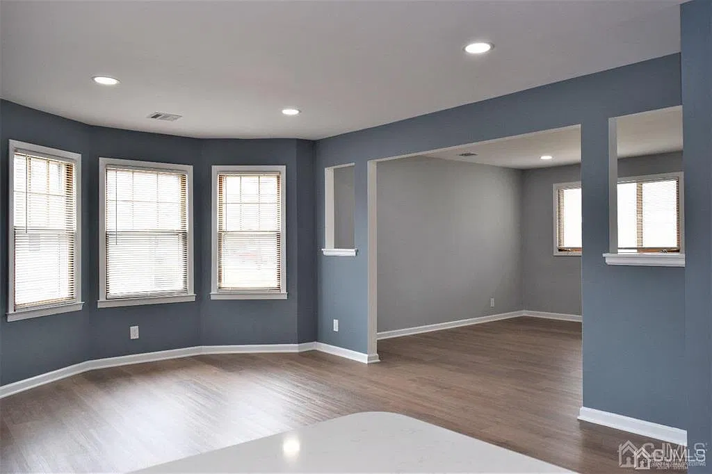 3 bed, 2.0 bath, 1230 sqft, $3,700 — Photo 4