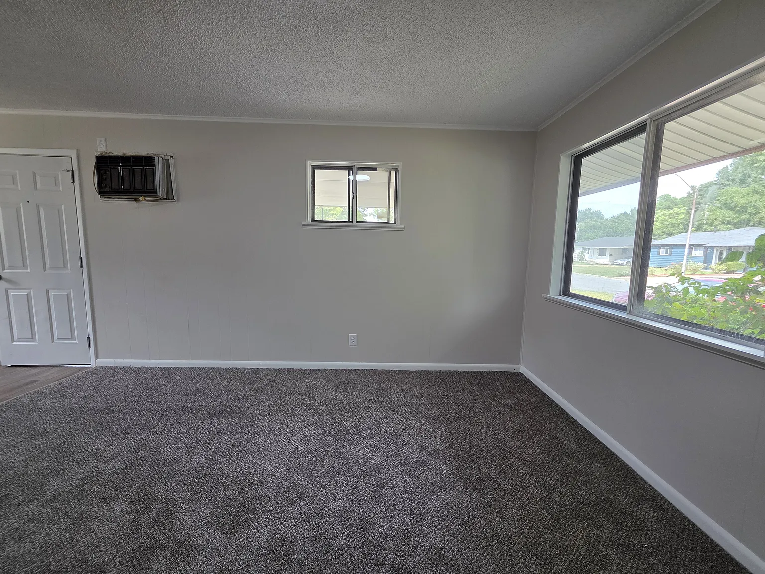 3 bed, 912 sqft, $950 — Photo 3
