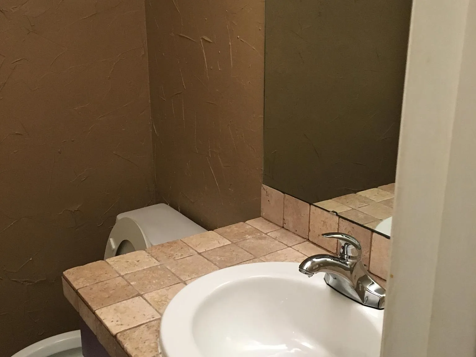2 bed, 2.5 bath, 1950 sqft, $1,980 — Photo 2