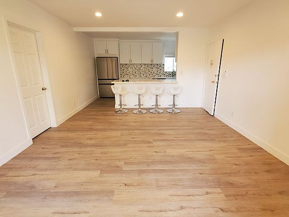 3rd image of 1438 S Barrington Ave #4
