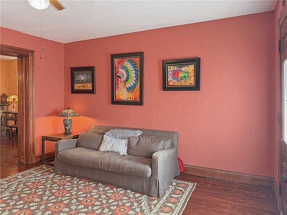 4th image of 361 Park Dr