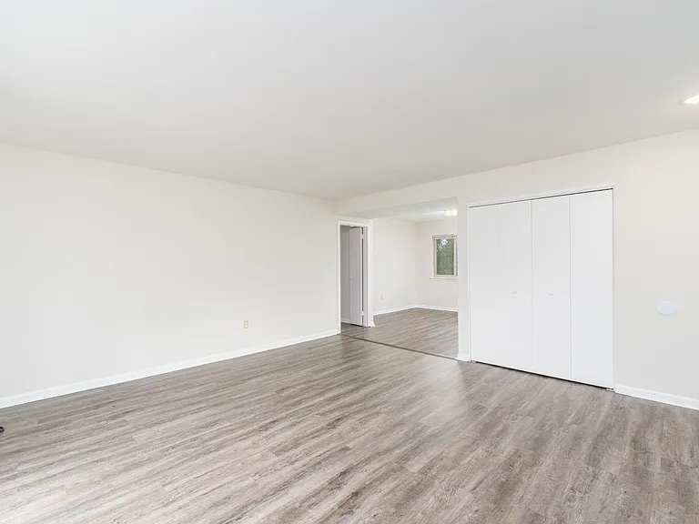 Brooke Court Apartments — Photo 4