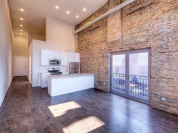 2nd image of 1532 W Chicago Ave #202