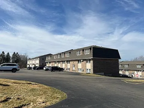 Holly Brook Apartments — Photo 2