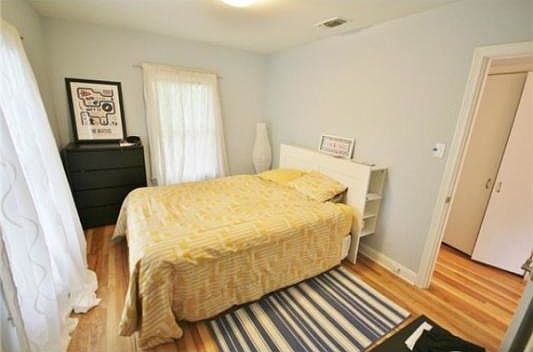5th image of 4304 Caswell Ave