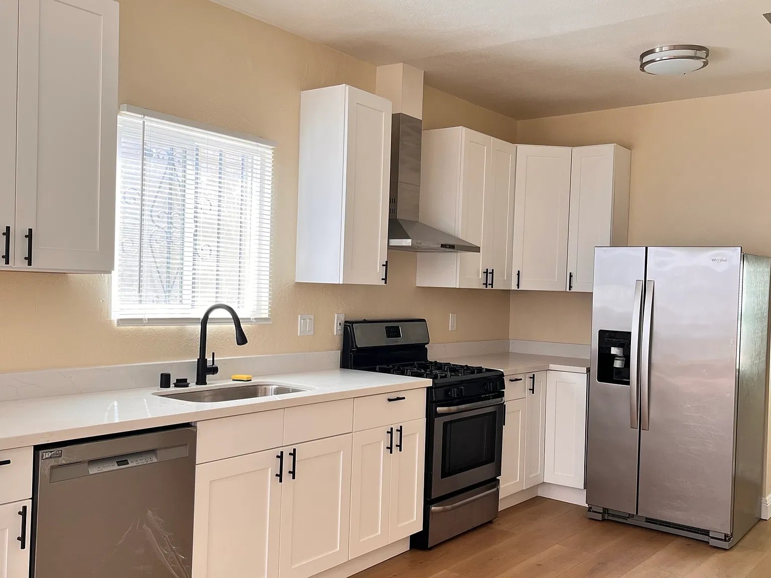 3 bed, 1.5 bath, 1150 sqft, $3,000 — Photo 3