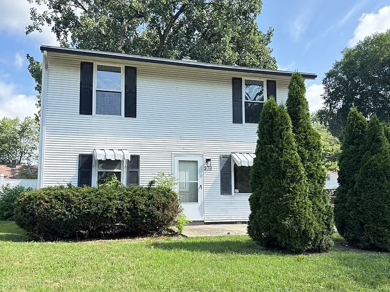 228 Arcadia Dr — Photo 1