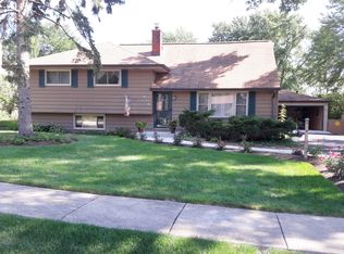 919 Inverness Rd, Lisle, IL 60532