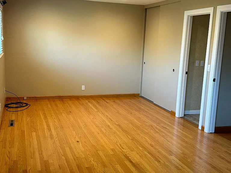 2046 Anthony Dr — Photo 10