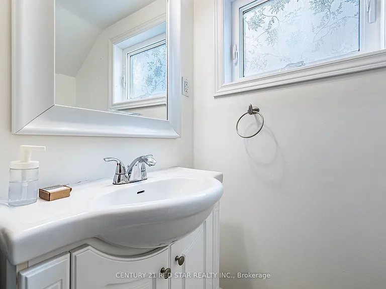 458 Dundurn St S — Photo 36