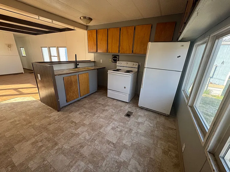 595 SW Birch Pl #C — Photo 9