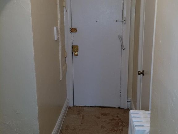 5th image of 49 Waverly St APT 34