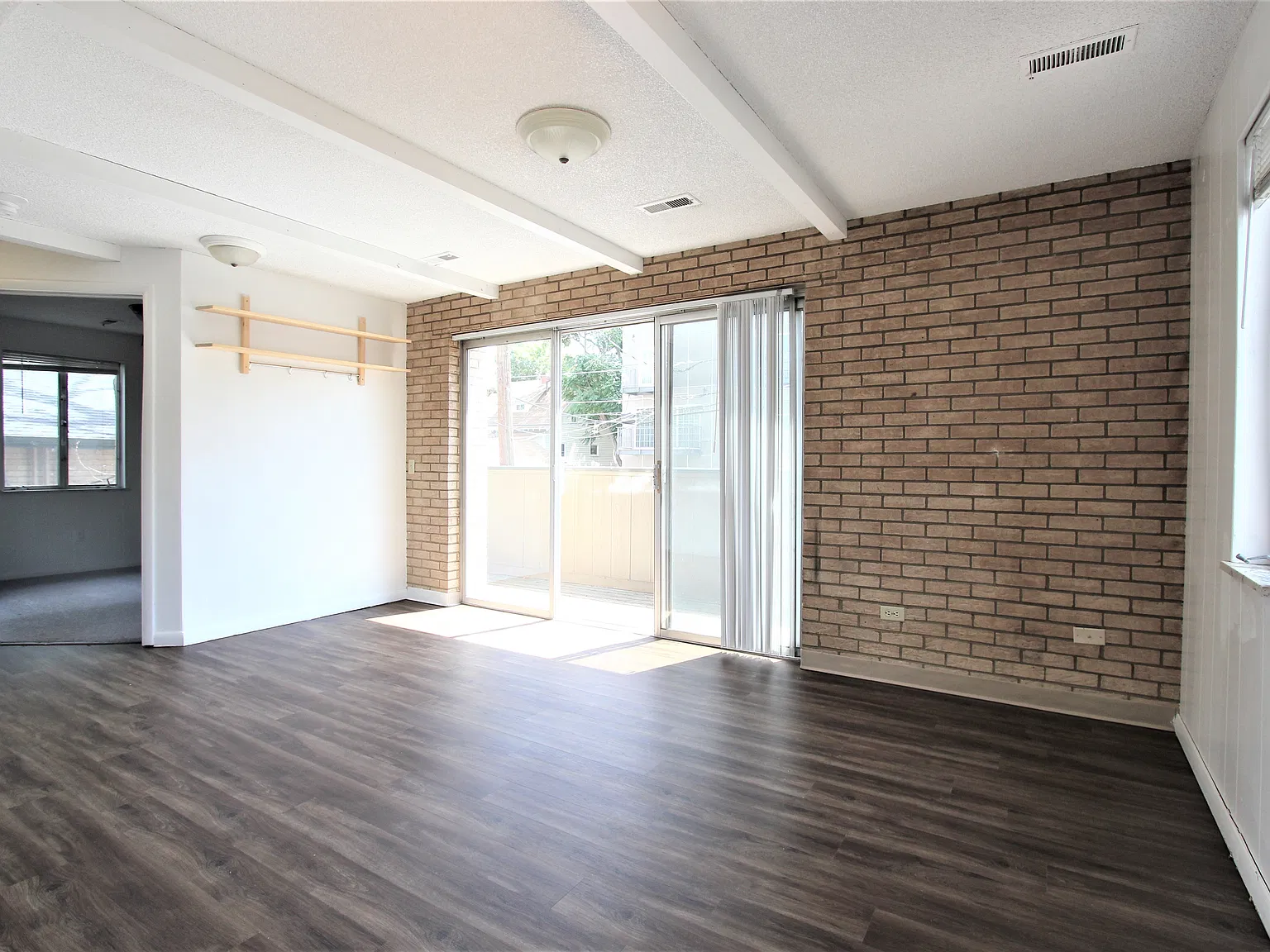 3 bed, 900 sqft, $4,800 — Photo 1