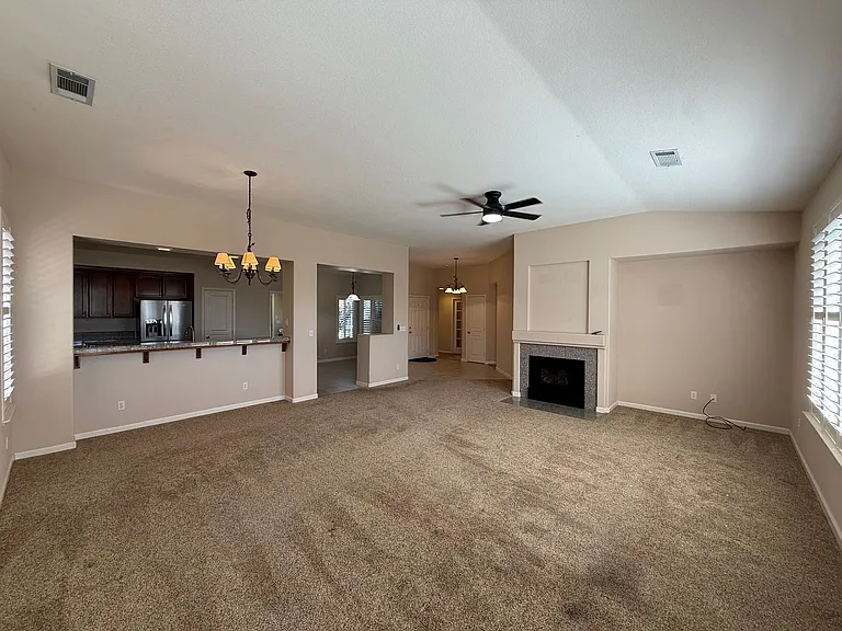 4024 Eastport Dr — Photo 9