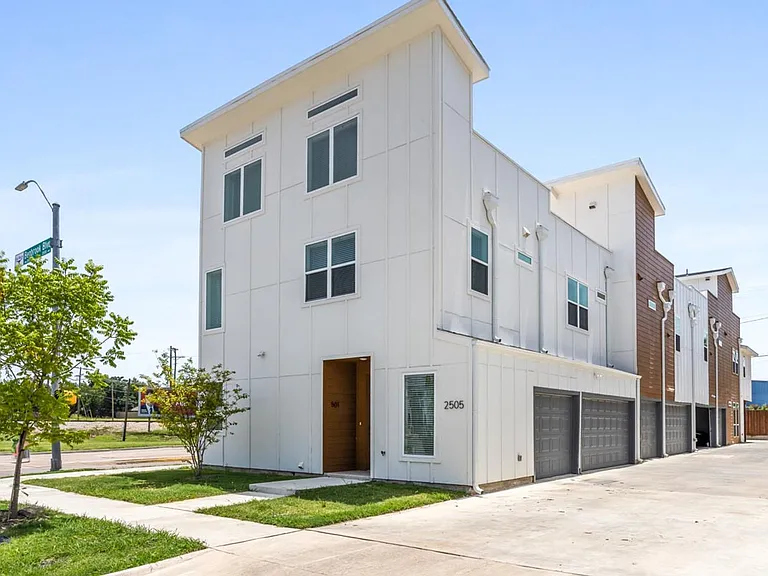 2505 Benbrook Blvd #504 — Photo 24