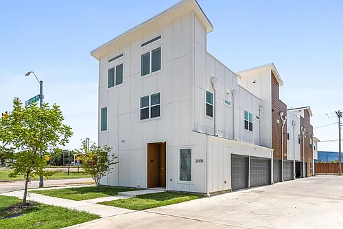 2505 Benbrook Blvd #503 Photo 1