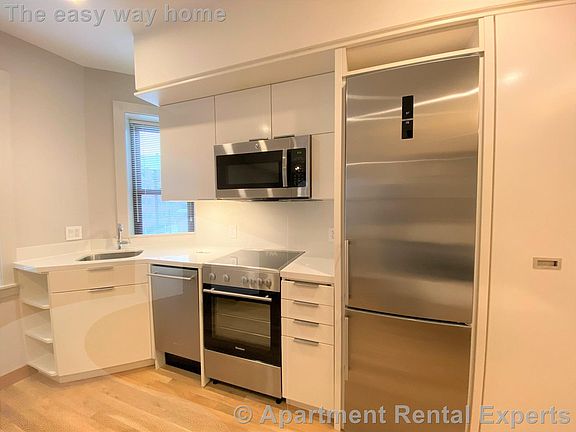 4th image of 115-117 Mount Auburn St #24