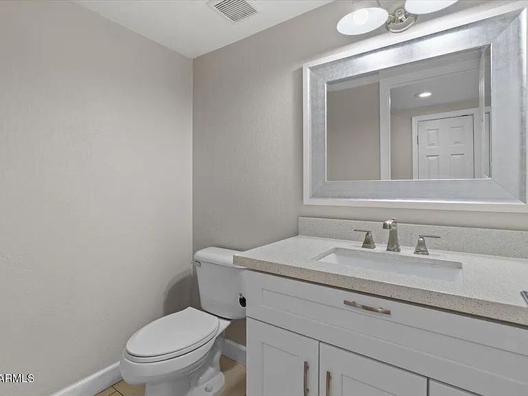 4233 N Miller Rd — Photo 29