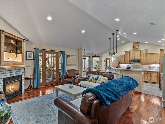 5th image of 142 River Heights