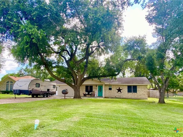 305 S Colorado St, Edna, TX 77957