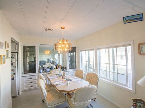 7125 Santa Barbara - Dining Area