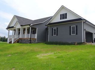 1022 Fair Meadows Dr, Dandridge, TN 37725