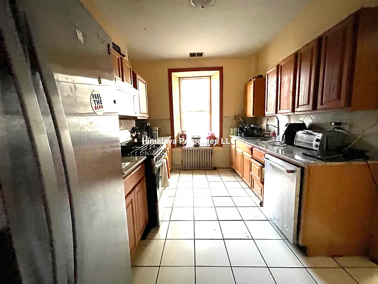 688 Parker St — Photo 2